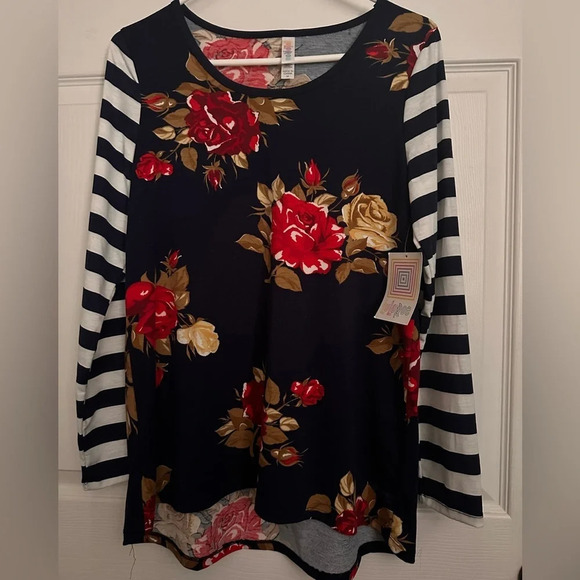 NWT Lularoe lynnae top - Picture 1 of 4